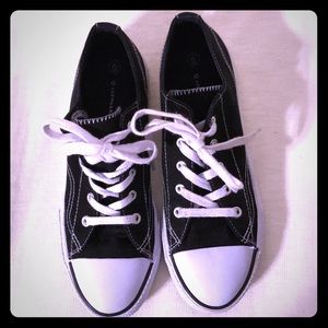 Worn once AIRWALK boys sneakers!